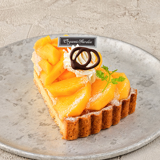 柿とシナモンホイップのタルト 柿とシナモンホイップのタルト|茅ヶ崎市でケーキのデリバリーならオーガニックガーデン茅ヶ崎