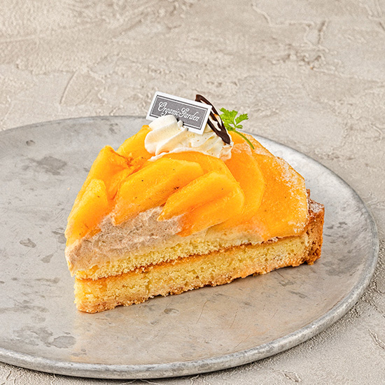 柿とシナモンホイップのタルト 柿とシナモンホイップのタルト|茅ヶ崎市でケーキのデリバリーならオーガニックガーデン茅ヶ崎